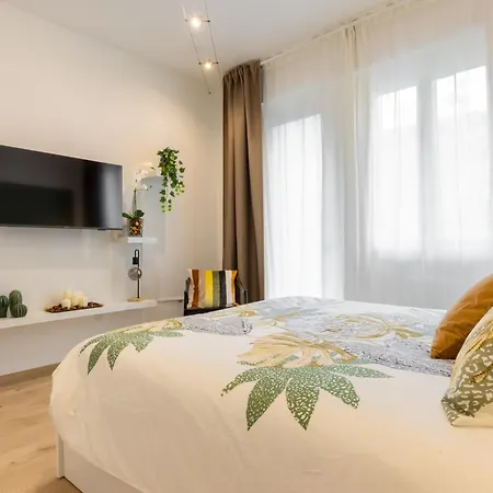 Estense - Near Duomo